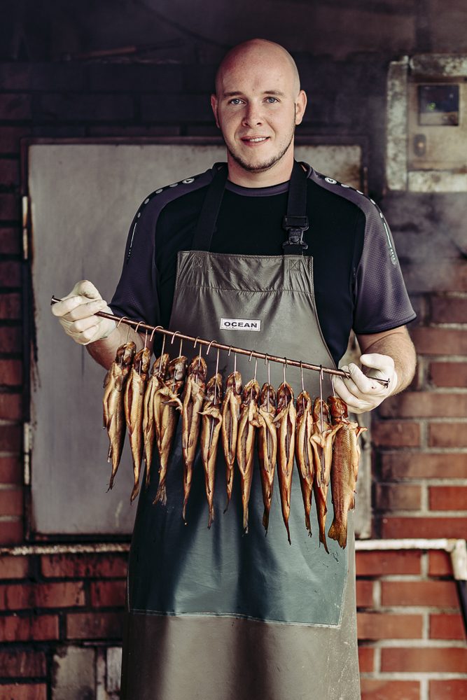Mann mit geräucherten Fischen, Kampagne für Grevensteiner
