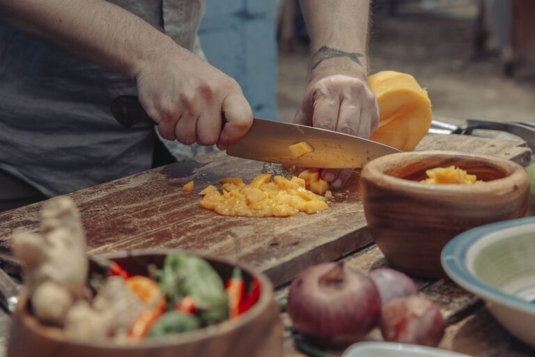 Zubereitung von Mango in der Küche
